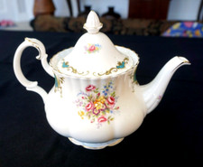 Beautiful Royal Albert Berkeley Large Teapot