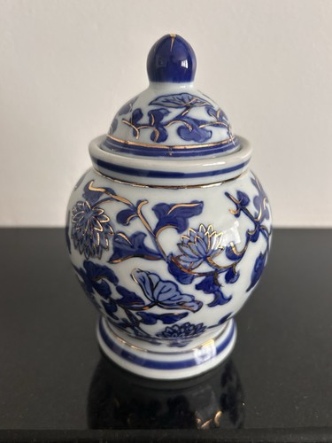 Blue and white ginger jar - white,