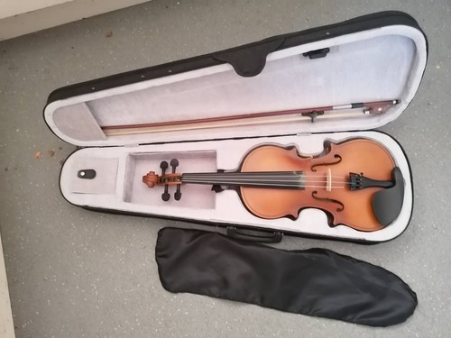 Half size violin with bow - half,