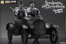 PREORDER INFINITE STATUE - Laurel & Hardy Towed In A Hole Ford T 1/12 Scale