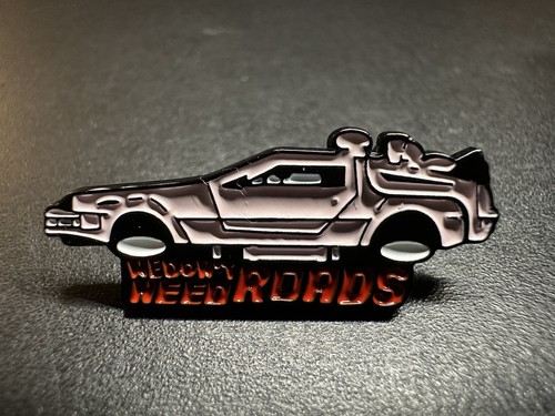 Delorean pin badge - pin, back