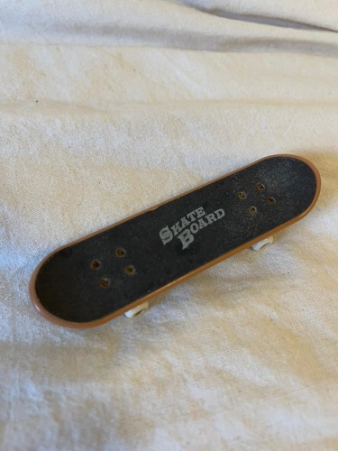 Mini finger skateboard toy - skateboard,