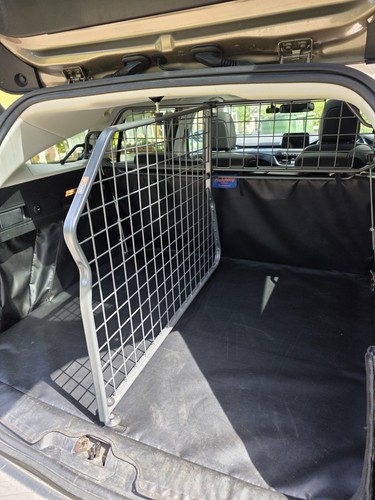 Travall ford focus estate dog - ,