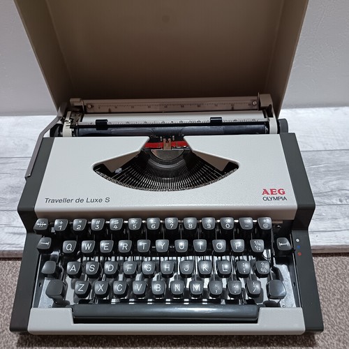 Vintage aeg olympia traveller - vintage,