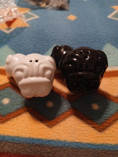 Pug salt and - salt, pepper