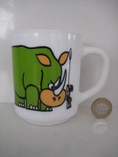 ARCOPAL VINTAGE RETRO MCM SAFARI RHINO DESIGN MILK GLASS TEA COFFEE MUG PYREX