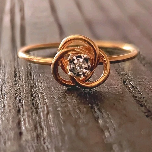 Dainty 18k gold love - gold, knot