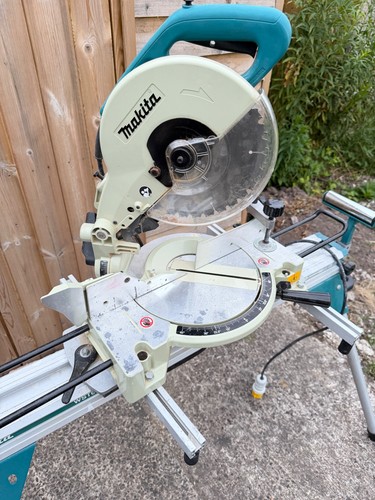 Makita mitre saw - saw, stand