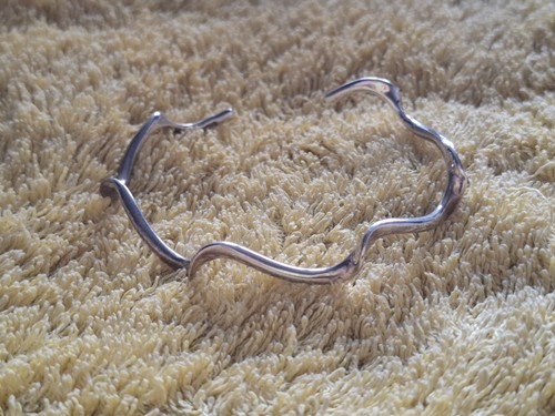 Silver scallop bangle