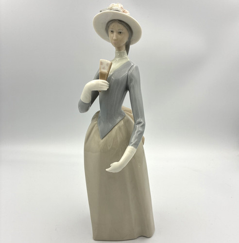 Rare early nao lladro - early,