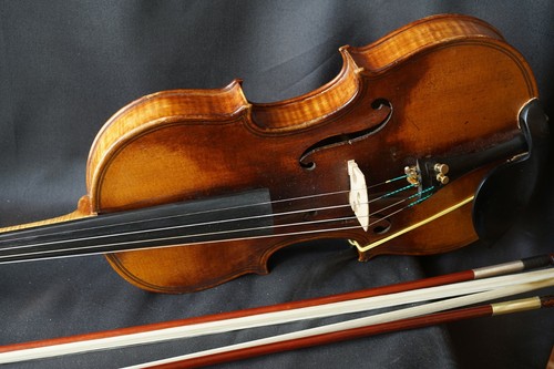 Old violin red - violin, antique