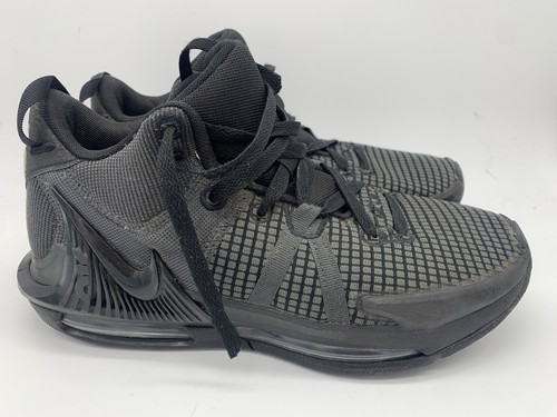 Black nike trainers size 5 - size, 7.5