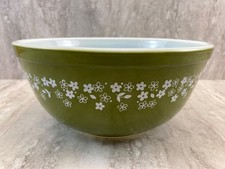 Vintage - Pyrex Olive Green Crazy Daisy 8.5" Mixing Bowl - # 403