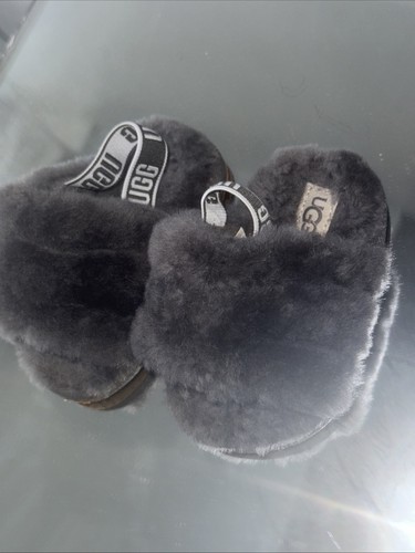 Infant ugg slippers - 4,