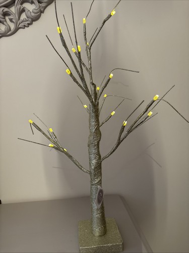 Light small twig tree - light, up