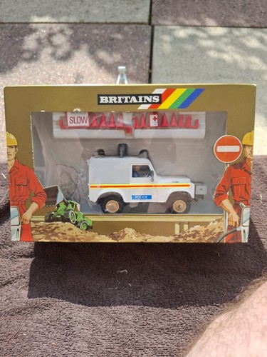 Britains farm toys road - britains,