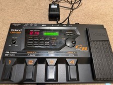 Roland GR-33 guitar synthesizer with manual, power supply and 13 pin cable