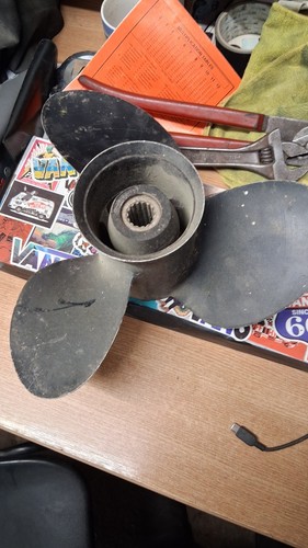 Boat propeller - (mercury, ?