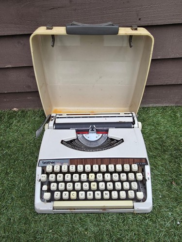 Brother deluxe 900 typewriter - deluxe,