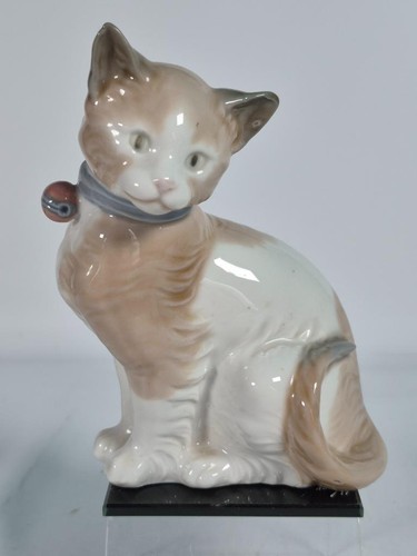 Nao lladro all - by, decked