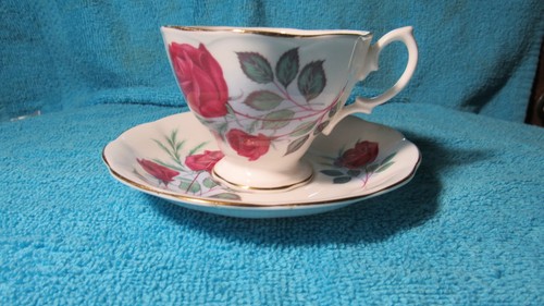 Vintage royal albert sweet - royal,
