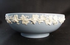 Wedgwood Etruria Barlaston Queensware Embossed White On Blue Fruit Bowl 10 1/4"