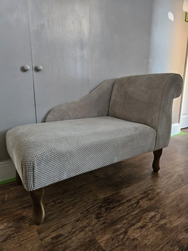 Small chaise longue - longue, lounge