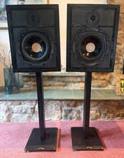 Linn Sara Isobarik -  classic loudspeakers - black with Target stands