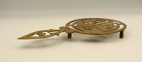 Antique brass trivet pot - or,
