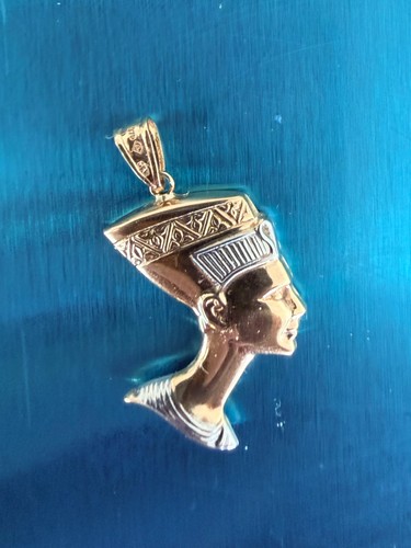 Large 9ct gold nefertiti - 9ct,