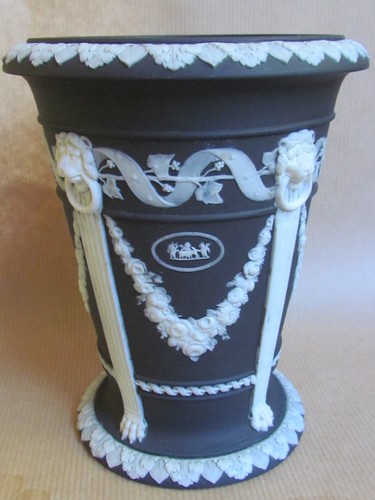 Wedgwood black jasper flared - black,