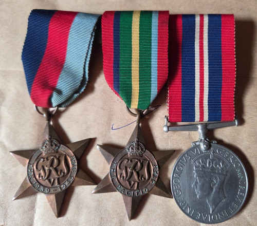 Group 3 medals - ww, 2