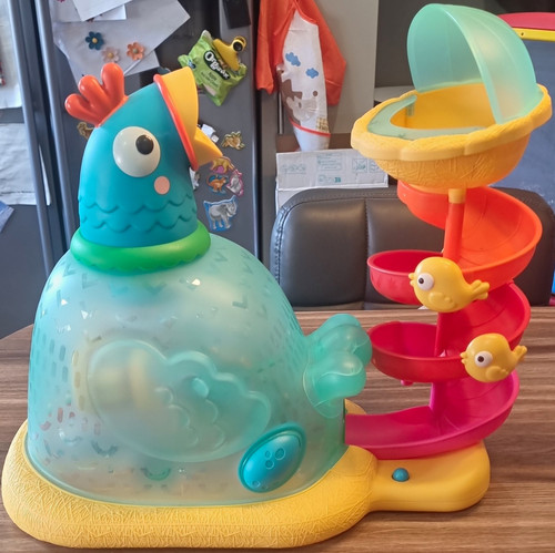 Play bird chicken - bird, ball
