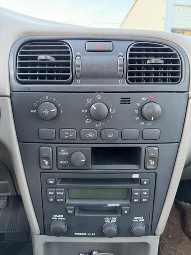 2003 volvo v40 - 2003,