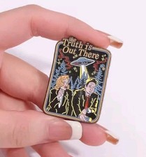 X Files Mulder & Scully Enamel Pin Badge Brooch UFO The Truth Is Out There New 