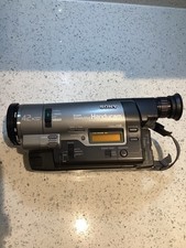 SONY CCD-TR1100E Handycam Kit, Video Camera Recorder Hi8 and Carrying Case