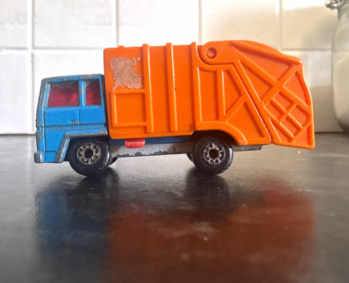 Diecast garbage truck toy - garbage,