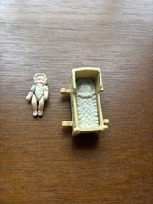 Hantel Baby Crib With Figurine 