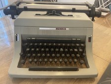 Olivetti Linea 88 Typewriter 