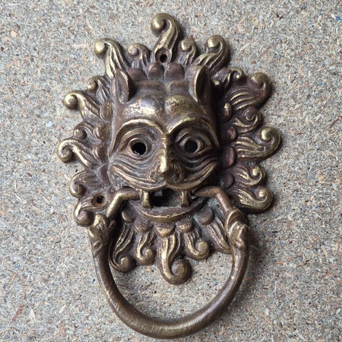 Antique style bronze face - face, ring