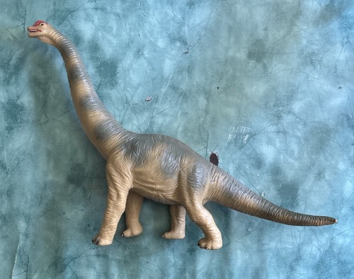 Large brachiosaurus dinosaur - brachiosaurus,