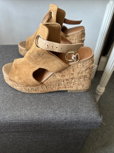River island size - river,