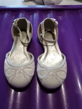 Young Girls Ivory Shoes Size 9