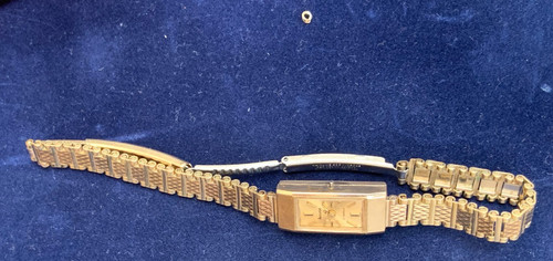 Accurist 9ct 375 gold ladies - accurist, 9ct,375