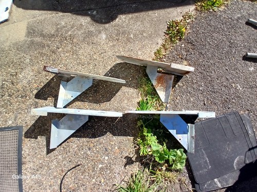 Strong boy for acrow props