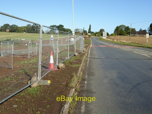 Photo 6x4 heras fencing - fencing, beside