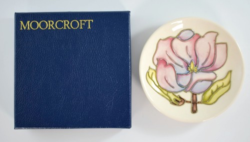 Moorcroft magnolia pin - e,