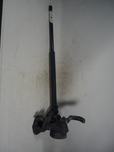 Woden lever floor cramp