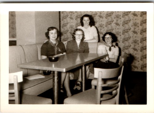 1940s four women diner - 1940s, booth