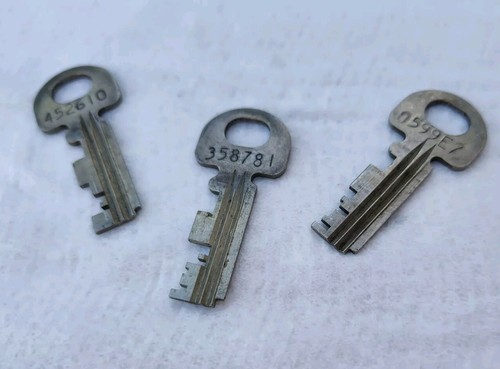 Vintage pay phone key lot - key,